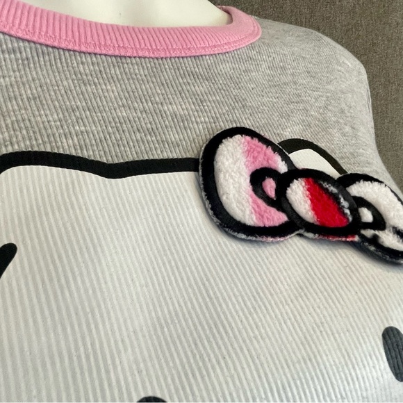 RARE Hello Kitty Juniors XL Grey Tee T-Shirt with Pink Thread and 3D Bow - Picture 2 of 7